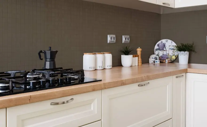 Verniciare piastrelle cucina - Funziona? La guida completa