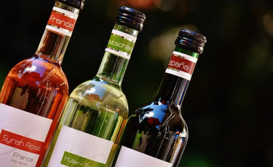 Mocny alkohol: TOP 10 świata, drinki i sekrety odpowiedzialnej degustacji