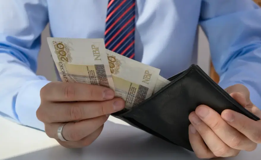 Odprawa pośmiertna - Kto dostanie pieniądze i ile?