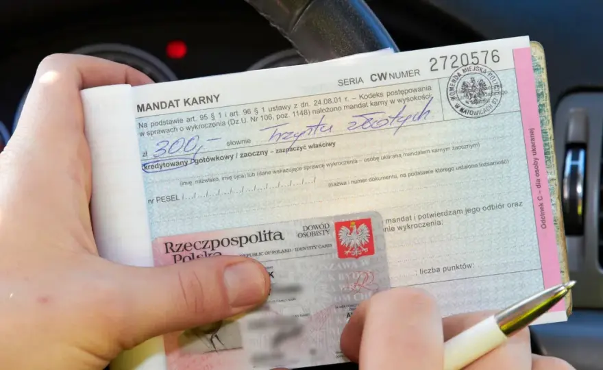 Mandat na skrzyżowaniu - Jak uniknąć kar i nie stracić punktów?