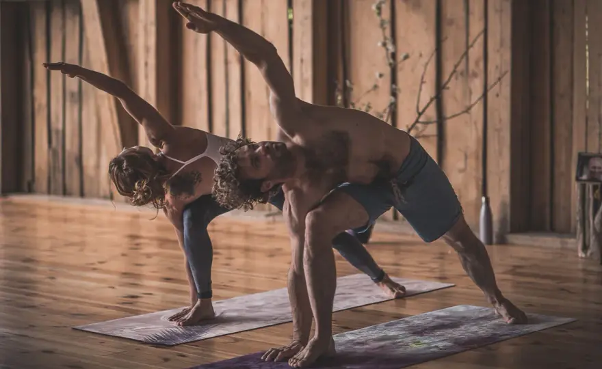 Ashtanga joga co to? Poznaj tajniki tej dynamicznej praktyki jogi