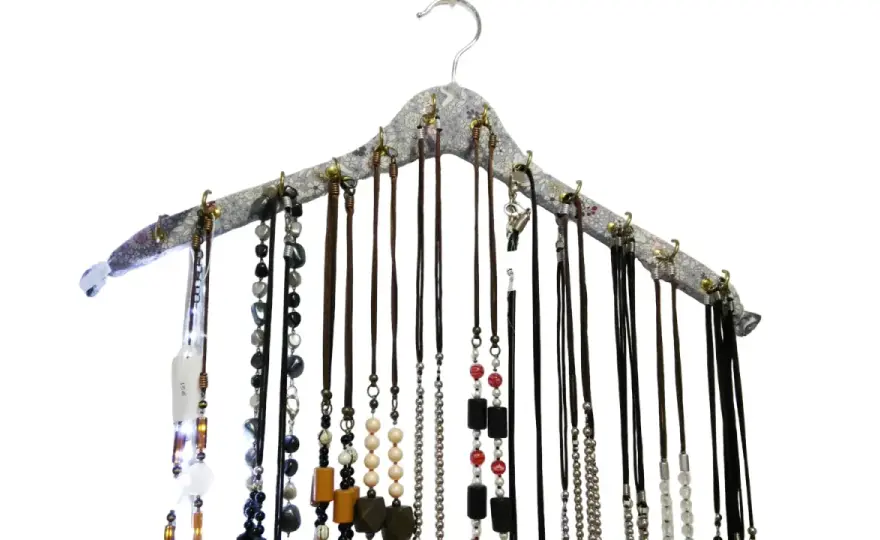 Percha para collares - cómo elegirla o hacerla tú mismo