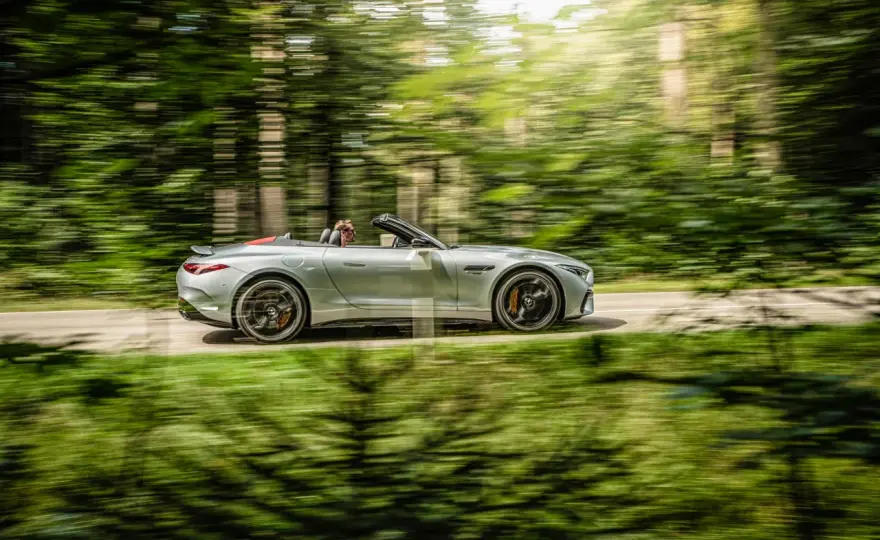 Mercedes-AMG SL 63 (R232): V8 vs 911. Który roadster wybrać?