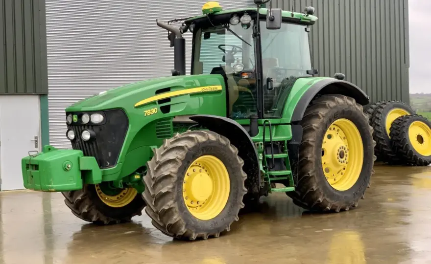 John Deere 7830 - Czy to ciągnik dla Ciebie? Analiza i porady