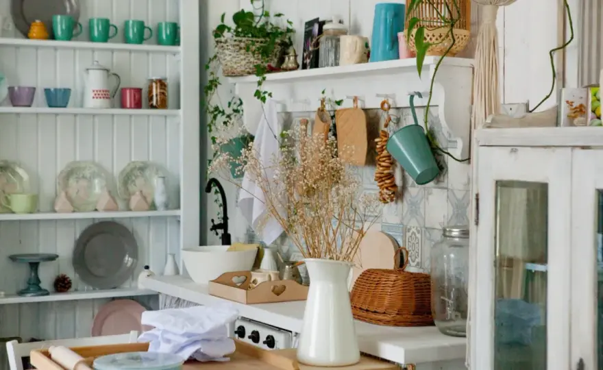 Granny Chic Kitchen - Warmth, Not Fuss. Your Guide to Vintage Style