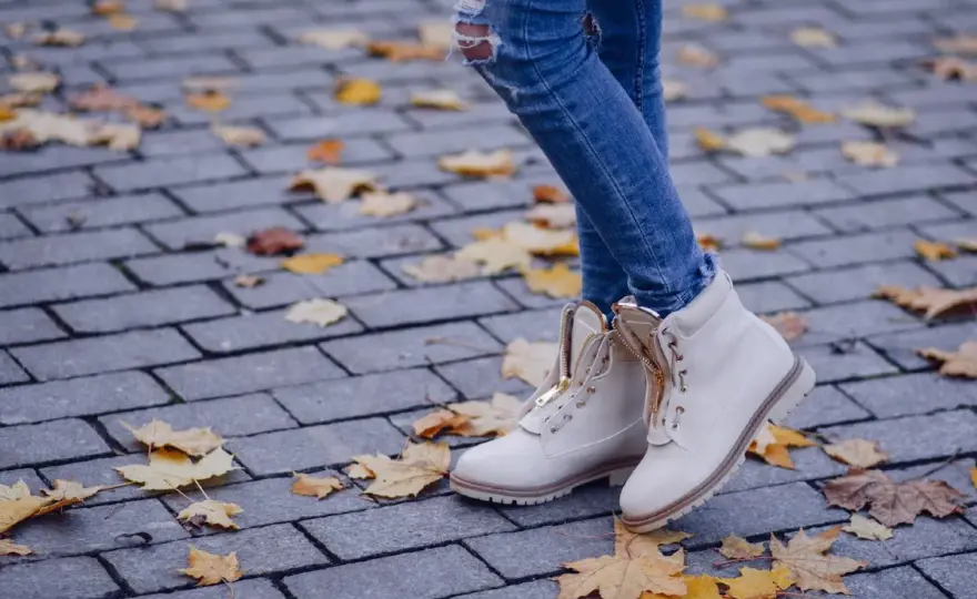 Jakie buty damskie na jesień? Modne trendy i praktyczne porady
