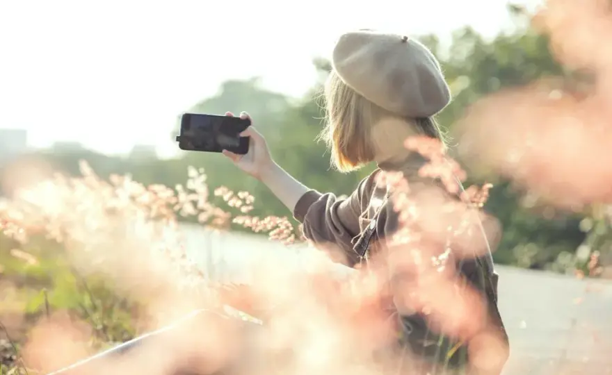 Jak zrobić sobie zdjęcie: 7 trików na idealne selfie w każdej sytuacji