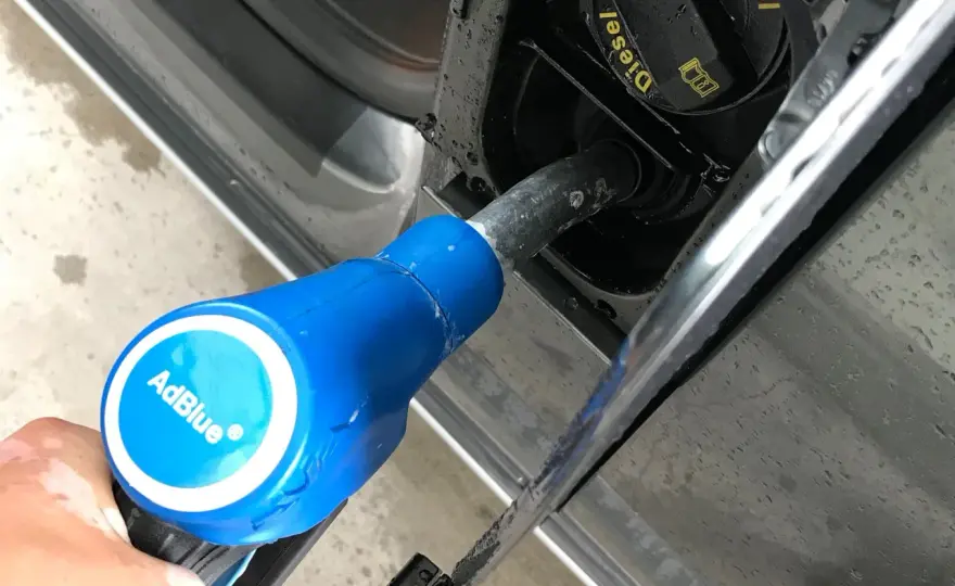 Ile AdBlue zużywa diesel? Normy, awarie, oblicz swoje zużycie