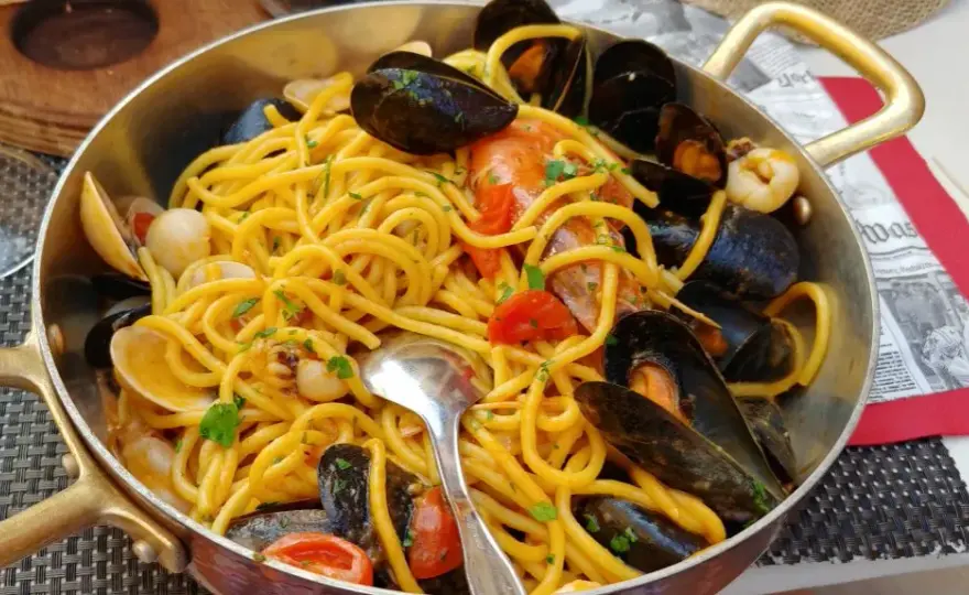 Gdzie zjeść w Riva del Garda? Odkryj najlepsze restauracje i smaki