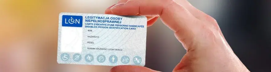 Jak wygląda legitymacja osoby niepełnosprawnej? Kluczowe informacje i cechy