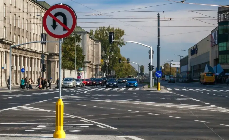 Zakaz skrętu w lewo - Czy wiesz, że znak B-21 zabrania zawracania?
