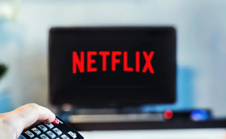 Jak oglądać Netflixa na starym telewizorze bez problemów i kosztów