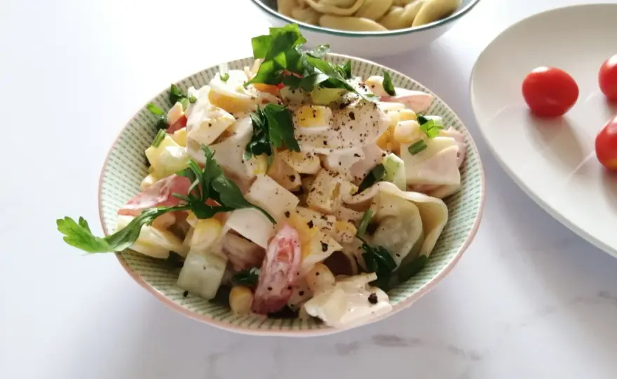 Idealna sałatka z tortellini - przepis i sekrety smaku