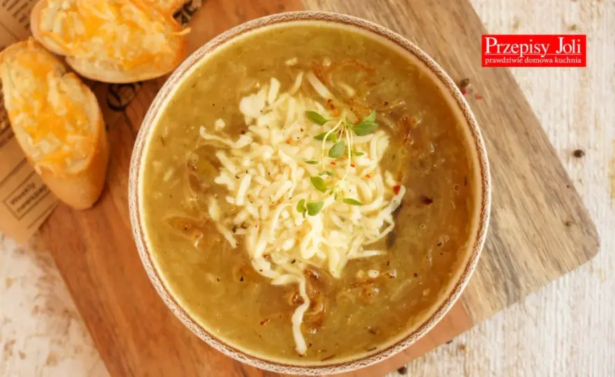 Francuska zupa cebulowa - przepis idealny. Sekrety smaku!