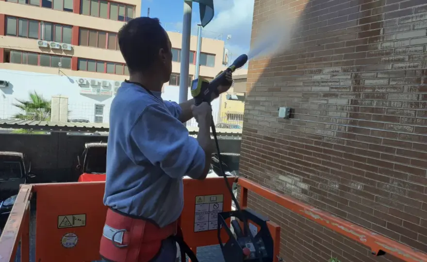 Limpieza de fachadas a presión - Guía para no dañar tu edificio