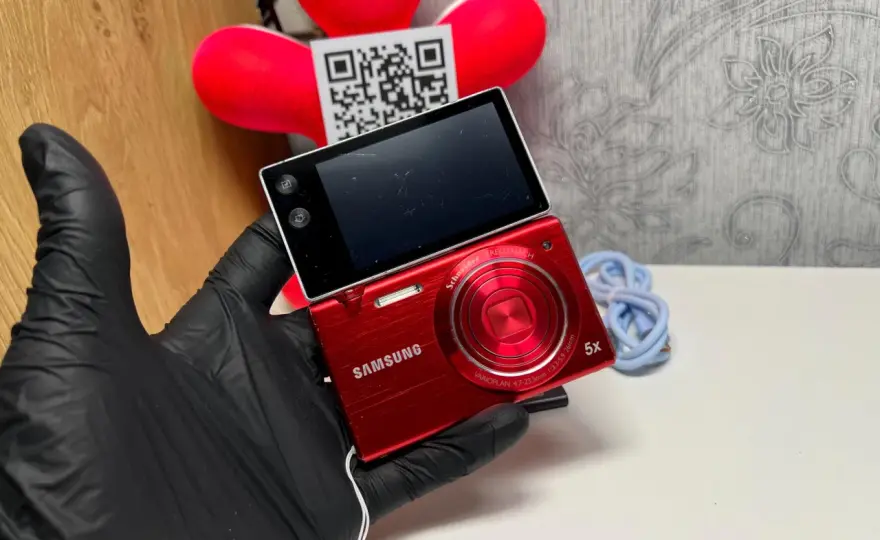 Samsung MV800 - Czy ten kompakt z odchylanym ekranem ma sens?