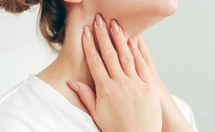 Polip w gardle - Objawy, leczenie i kiedy do laryngologa?