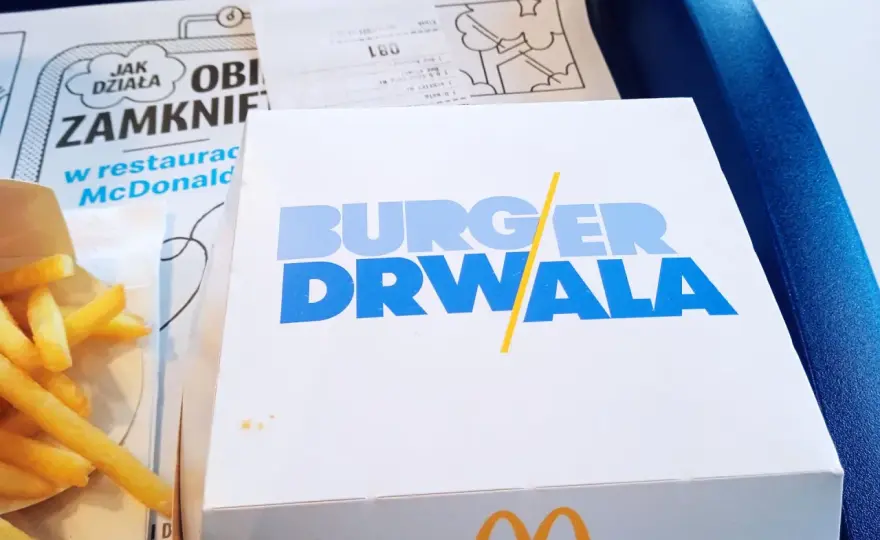Ile kosztują zakręcone frytki? Sprawdź ceny w McDonald's i nie tylko