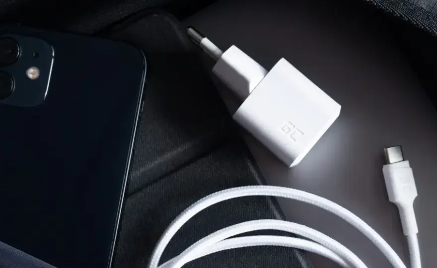 Moc ładowarki iPhone: Ile watów dla szybkiego i bezpiecznego ładowania?
