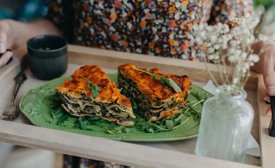 Jak podgrzewać catering dietetyczny, aby nie stracić smaku i wartości