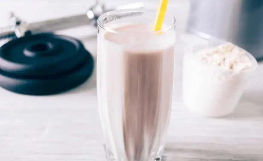 Czy shake proteinowy jest zdrowy? Odkryj ukryte zagrożenia i korzyści