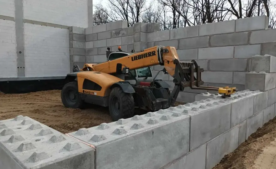 Mur oporowy: pozwolenie czy zgłoszenie? Sprawdź przepisy 2026