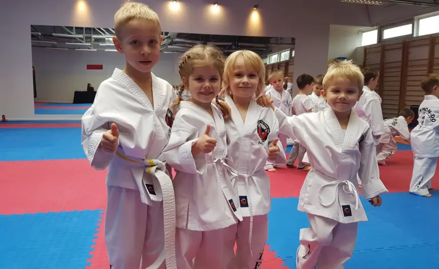 Judo czy taekwondo dla dziecka? Wybierz najlepszą sztukę walki dla malucha