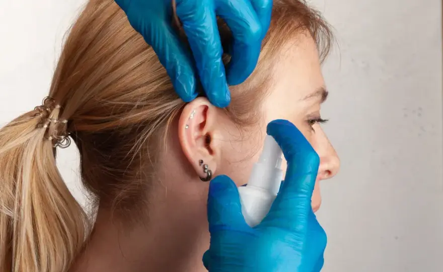 Flat piercing - Kompletny przewodnik po przekłuciu chrząstki