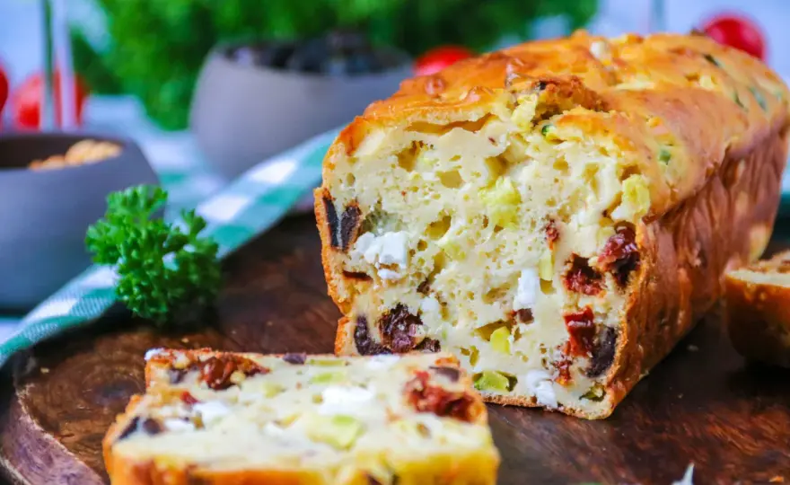 Cake salé moelleux - La recette facile pour un apéritif réussi