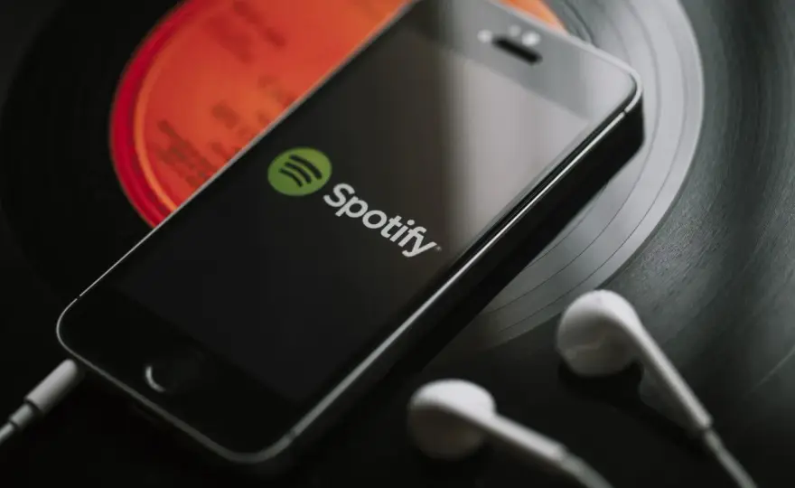 Jak dodać pliki lokalne do Spotify na telefonie - proste kroki i porady