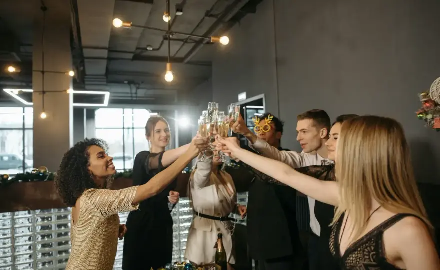 Ubiór na kolację firmową - Klasa i styl bez gaf. Sprawdź!