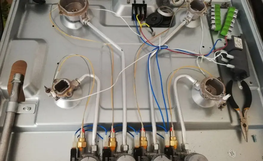 Iskrownik w kuchence gazowej nie działa? Napraw go sam! Poradnik DIY