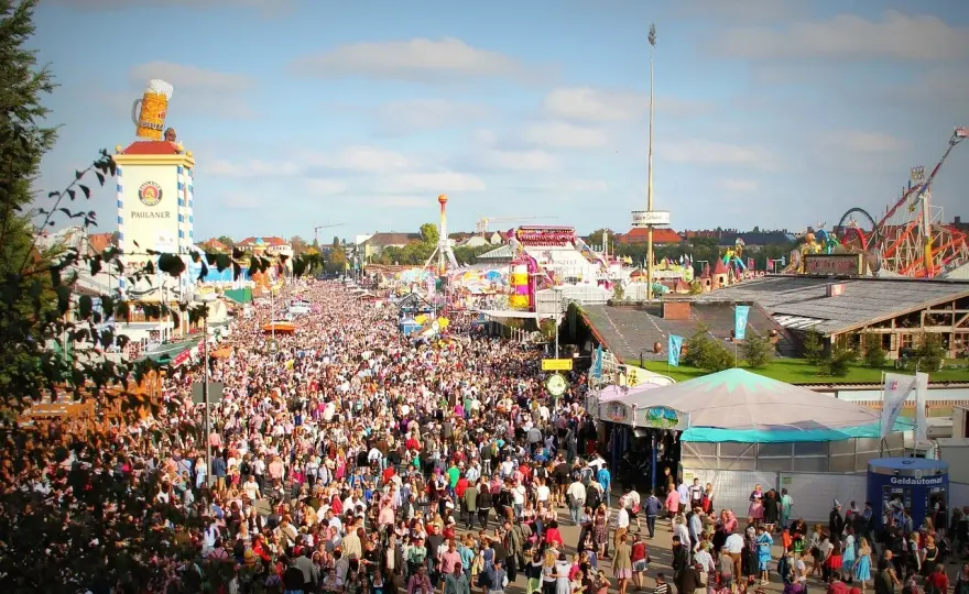 Oktoberfest w Monachium - Jak zaplanować wyjazd z Polski?
