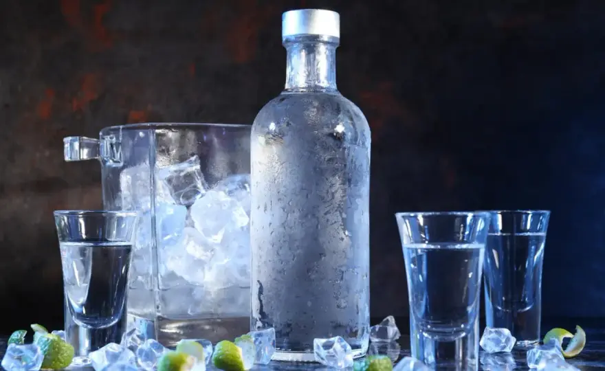 Wódka premium: ile destylacji i filtracji? Poznaj sekrety jakości