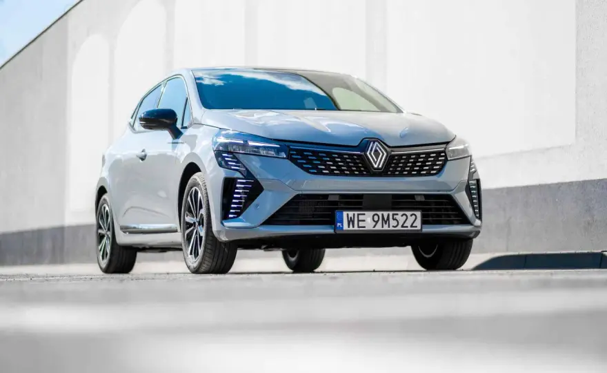 Renault Clio - Hybryda czy benzyna? Którą wersję wybrać?