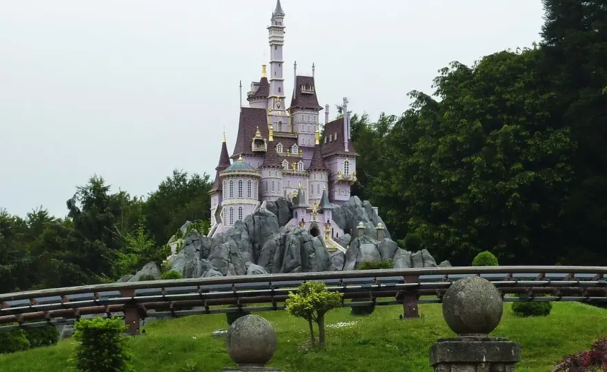 RER Paryż - Przewodnik 2026: Disneyland, Wersal i lotnisko bez stresu