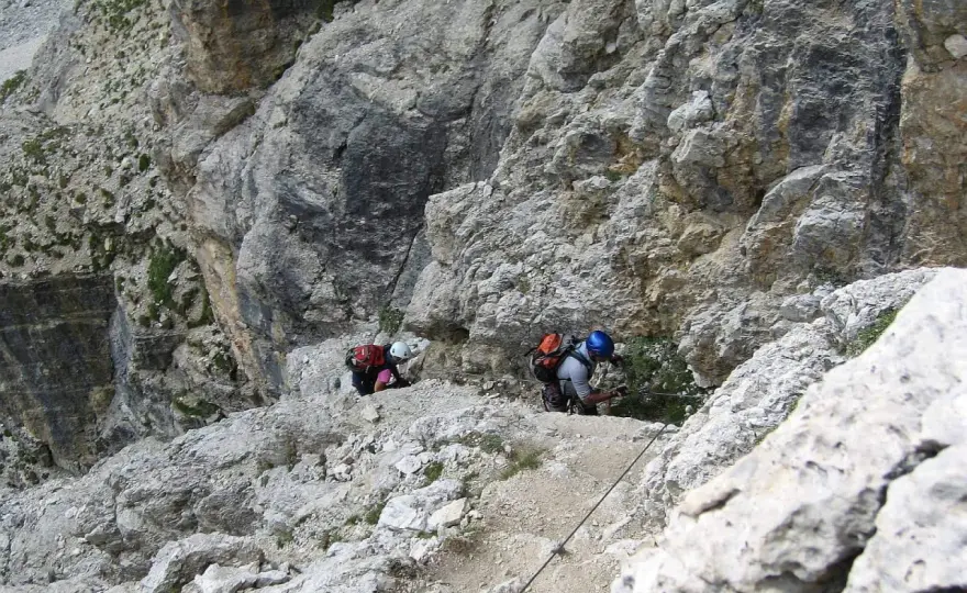 Via ferraty w Dolomitach - jak wybrać trasę i sprzęt?