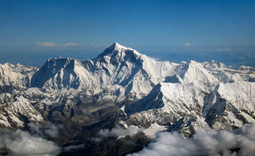 Jaka jest najwyższa góra na świecie? Odkryj fascynujące fakty o Everest!