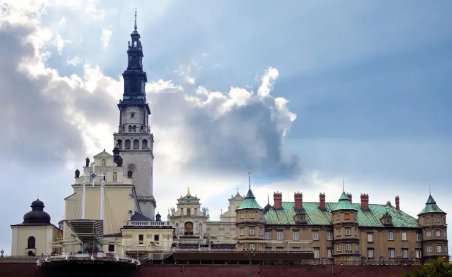 Gdzie jest jasna góra? Odkryj jej lokalizację i historię w Częstochowie