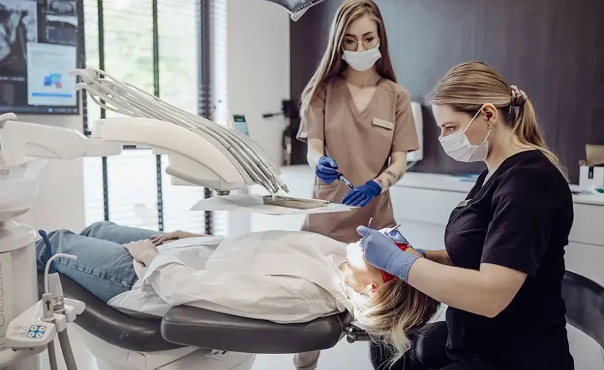 Jak umówić się do dentysty i uniknąć długiego czekania na wizytę