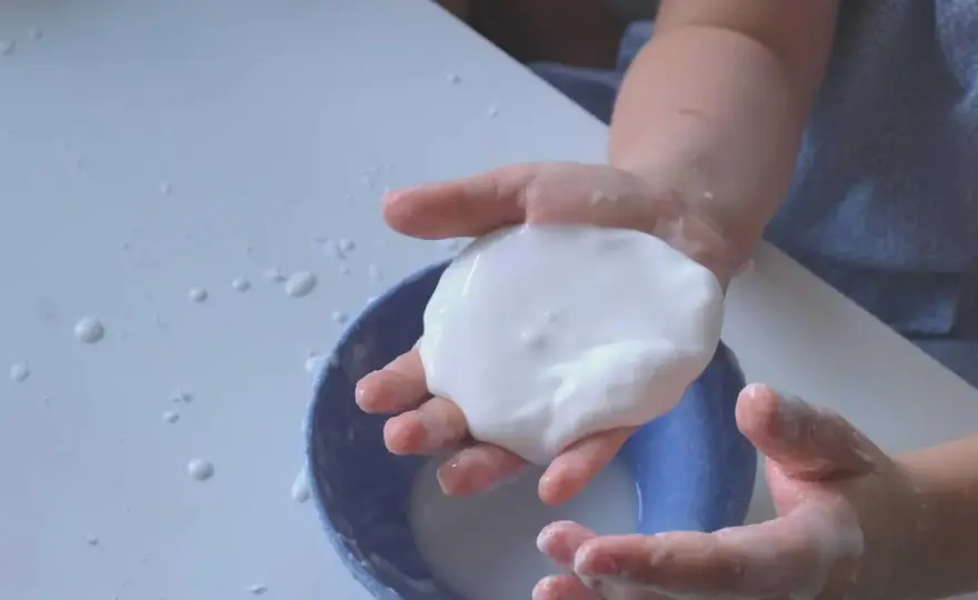 Oobleck Rezept: So gelingt das nicht-newtonsche Fluid perfekt!