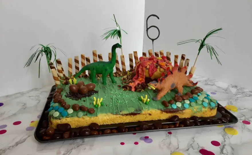 Jungen Geburtstagskuchen: Einfache Ideen für Dino & Co.