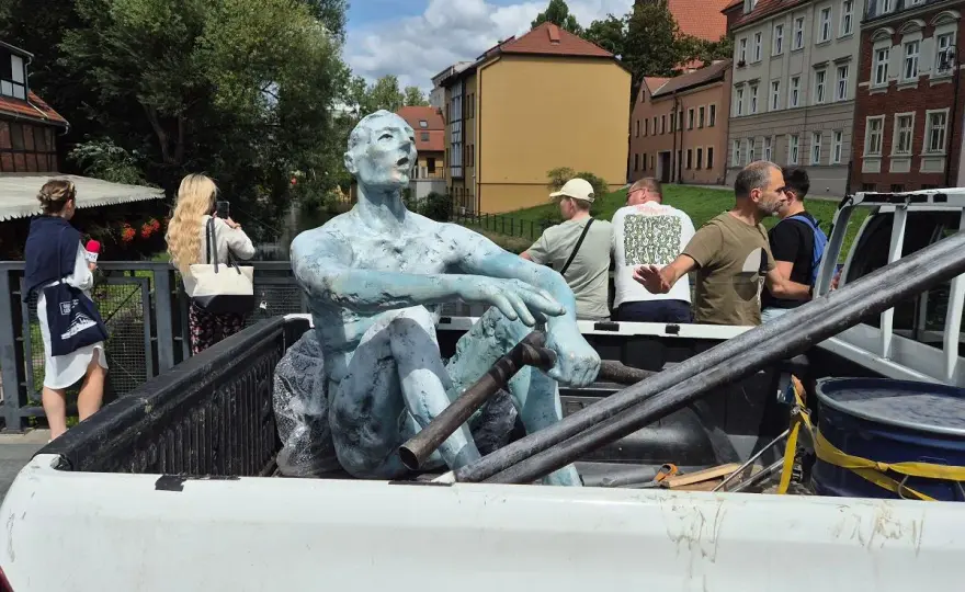 Jak czytać rzeźbę? Przewodnik po formie i zakupie