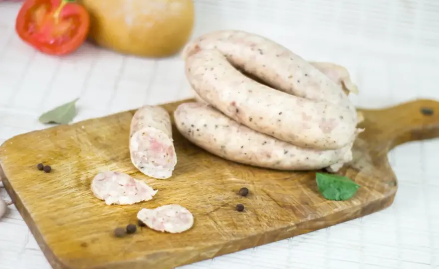 Jak moczyć jelita do kiełbasy? Czas, temperatura i błędy