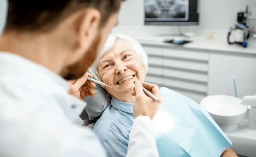 Igiene orale negli anziani - routine, dentiere e bocca secca