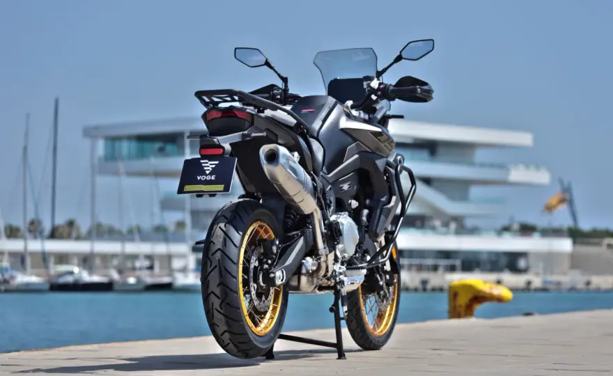 Voge 900 DSX - qué ofrece esta trail grande y por qué llama tanto