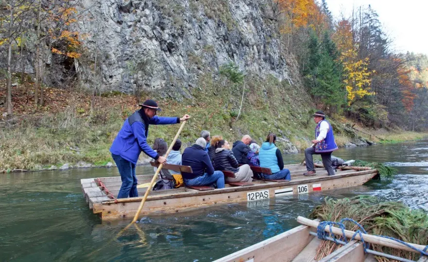 Spływ Dunajcem: Ceny, trasy i porady – planuj mądrze!
