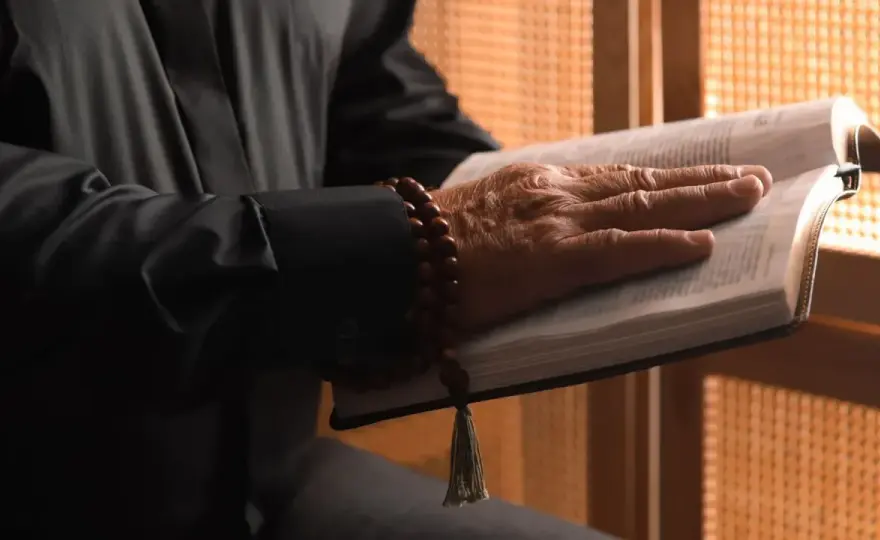 Gdzie jest pastor - Różnice i kontakt z duchownym w Polsce