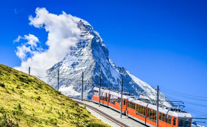 Hiking in Switzerland - Trails, Weather and Public Transport