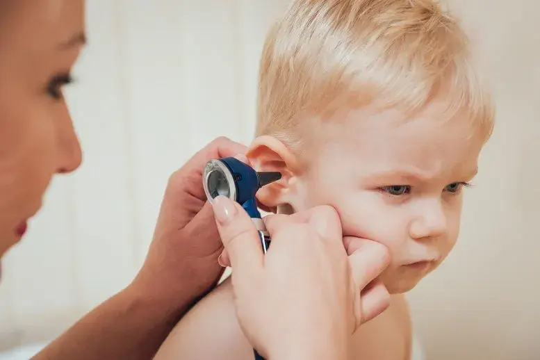 Skuteczne sposoby na ból ucha u dziecka bez recepty, które pomogą